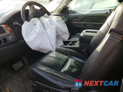 Zdjęcie 7 z 13 samochodu: 2014 CHEVROLET SUBURBAN K1500 LT VIN:1GNSKJE71ER136470 - miniatura
