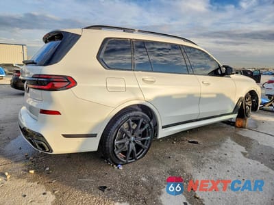 Trzecie zdjęcie samochodu z tyłu: 2025 BMW X7 M60I VIN:5UX33EM02S9X10235 - miniatura