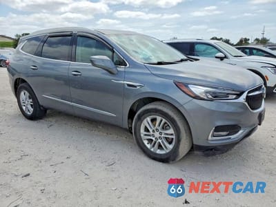 Czwarte zdjęcie samochodu z boku: 2018 BUICK ENCLAVE ESSENCE VIN:5GAERBKW4JJ212874 - miniatura
