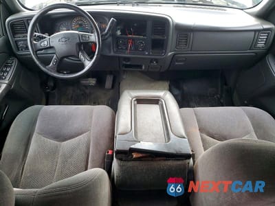 Zdjęcie 8 z 12 samochodu: 2005 CHEVROLET SILVERADO K2500 HEAVY DUTY VIN:1GCHK23U15F805470 - miniatura