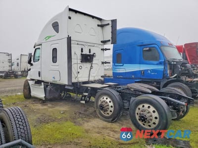 Trzecie zdjęcie samochodu z tyłu: 2019 FREIGHTLINER CASCADIA 126 SEMI TRUCK VIN:3AKJHHDRXKSKF5091 - miniatura