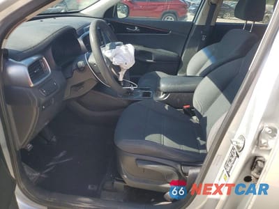Zdjęcie 7 z 12 samochodu: 2019 KIA SORENTO L VIN:5XYPG4A34KG581879 - miniatura