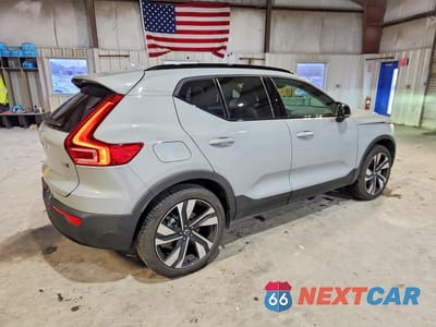 Trzecie zdjęcie samochodu z tyłu: 2025 VOLVO XC40 PLUS VIN:YV4L12UC7S2506634 - miniatura