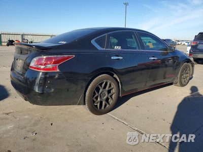 Trzecie zdjęcie samochodu z tyłu: 2015 NISSAN ALTIMA 2.5 VIN:1N4AL3AP0FN359133 - miniatura