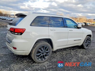 Trzecie zdjęcie samochodu z tyłu: 2018 JEEP GRAND CHEROKEE LAREDO VIN:1C4RJFAG5JC298404 - miniatura