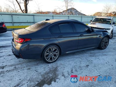 Trzecie zdjęcie samochodu z tyłu: 2022 BMW M5 VIN:WBS83CH09NCK02348 - miniatura