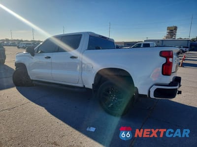 Drugie zdjęcie samochodu z przodu: 2022 CHEVROLET SILVERADO LTD C1500 CUSTOM VIN:1GCPWBEK1NZ135736 - miniatura