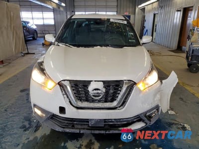Piąte zdjęcie samochodu w środku: 2020 NISSAN KICKS SV VIN:3N1CP5CV7LL482909 - miniatura