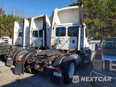 Czwarte zdjęcie samochodu z boku: 2016 FREIGHTLINER CASCADIA 125 SEMI TRUCK VIN:1FUBGEDV7GLHC5649 - miniatura