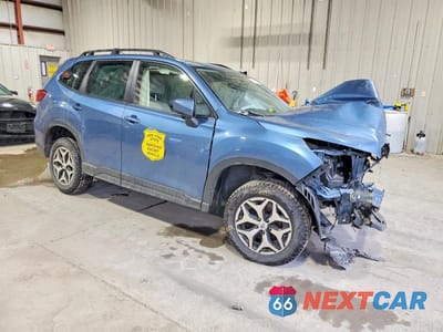 Czwarte zdjęcie samochodu z boku: 2023 SUBARU FORESTER PREMIUM VIN:JF2SKAEC5PH462448 - miniatura