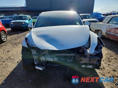 Piąte zdjęcie samochodu w środku: 2021 TESLA MODEL Y VIN:5YJYGDEE2MF297418 - miniatura