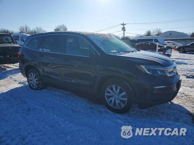 Czwarte zdjęcie samochodu z boku: 2021 HONDA PILOT LX VIN:5FNYF6H13MB007064 - miniatura