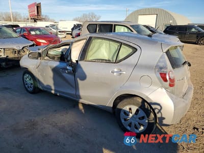 Drugie zdjęcie samochodu z przodu: 2013 TOYOTA PRIUS C VIN:JTDKDTB31D1047172 - miniatura