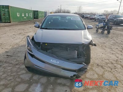 Piąte zdjęcie samochodu w środku: 2023 KIA RIO LX VIN:3KPA24AD7PE537683 - miniatura