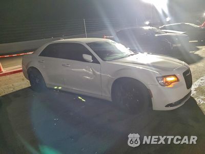 Czwarte zdjęcie samochodu z boku: 2019 CHRYSLER 300 S VIN:2C3CCABG3KH708086 - miniatura