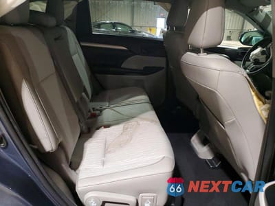 Zdjęcie 11 z 12 samochodu: 2018 TOYOTA HIGHLANDER LE VIN:5TDBZRFH6JS865697 - miniatura