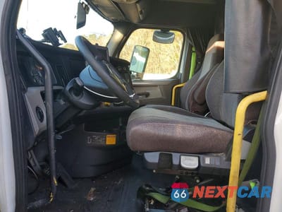 Zdjęcie 7 z 13 samochodu: 2018 FREIGHTLINER CASCADIA 126 SEMI TRUCK VIN:3AKJHHDR8JSJJ1333 - miniatura