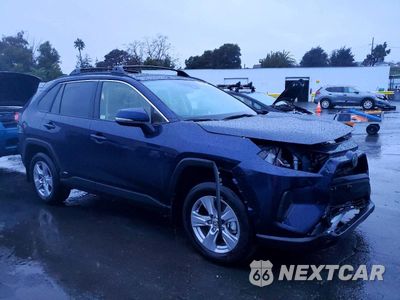 Czwarte zdjęcie samochodu z boku: 2025 TOYOTA RAV4 XLE VIN:JTMRWRFV8SJ082585 - miniatura