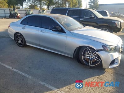 Czwarte zdjęcie samochodu z boku: 2020 MERCEDES-BENZ E 350 VIN:WDDZF8DB3LA754000 - miniatura