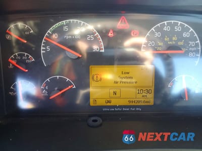 Zdjęcie 8 z 10 samochodu: 2017 VOLVO VNL SEMI TRUCK VIN:4V4N39TG8HN988089 - miniatura