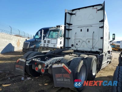 Czwarte zdjęcie samochodu z boku: 2020 FREIGHTLINER CASCADIA 126 SEMI TRUCK VIN:3AKJHHDR3LSME9799 - miniatura