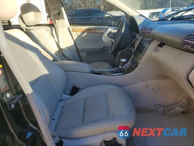 Zdjęcie 7 z 12 samochodu: 2007 MERCEDES-BENZ C 230 VIN:WDBRF52H87F931227 - miniatura