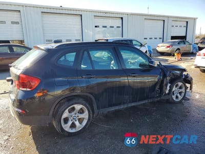 Trzecie zdjęcie samochodu z tyłu: 2015 BMW X1 SDRIVE28I VIN:WBAVM1C52FV498802 - miniatura