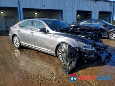 Czwarte zdjęcie samochodu z boku: 2015 LEXUS LS 460 BASE VIN:JTHCL5EF6F5023985 - miniatura