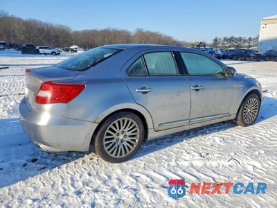 Trzecie zdjęcie samochodu z tyłu: 2010 SUZUKI KIZASHI SLS VIN:JS2RE9A78A6100568 - miniatura