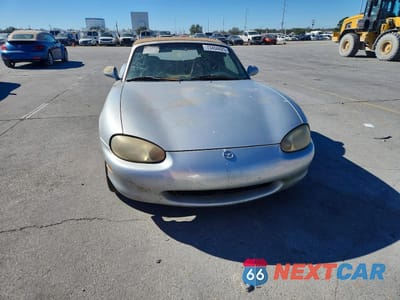 Piąte zdjęcie samochodu w środku: 1999 MAZDA MX-5 MIATA VIN:JM1NB3530X0118676 - miniatura