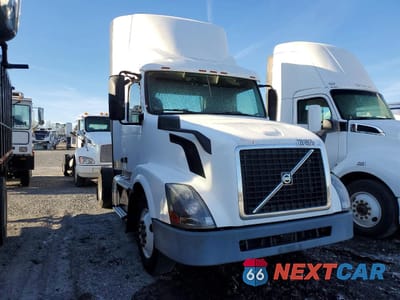 2016 VOLVO VNL SEMI TRUCK 4V4N39TG5GN965609 - główne zdjęcie licytacji z USA - miniatura
