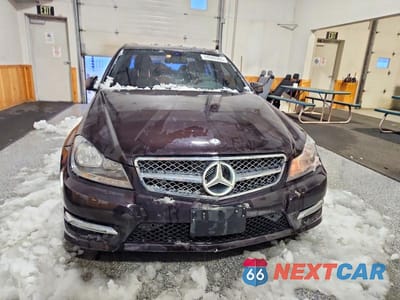 Piąte zdjęcie samochodu w środku: 2012 MERCEDES-BENZ C 300 4MATIC VIN:WDDGF8BB0CF872096 - miniatura
