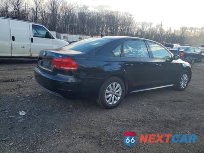 Trzecie zdjęcie samochodu z tyłu: 2015 VOLKSWAGEN PASSAT VIN:1VWAT7A31FC002440 - miniatura