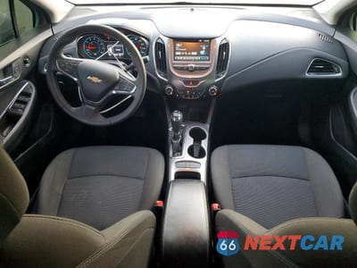 Zdjęcie 8 z 12 samochodu: 2018 CHEVROLET CRUZE LT VIN:1G1BE5SM5J7123320 - miniatura