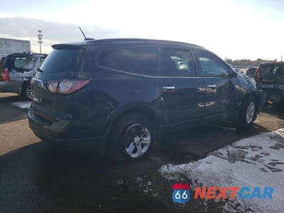 Trzecie zdjęcie samochodu z tyłu: 2017 CHEVROLET TRAVERSE LS VIN:1GNKRFEDXHJ110726 - miniatura