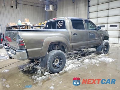 Trzecie zdjęcie samochodu z tyłu: 2011 TOYOTA TACOMA V6 VIN:3TMLU4ENXBM060686 - miniatura