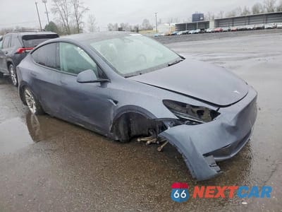 Czwarte zdjęcie samochodu z boku: 2023 TESLA MODEL Y VIN:7SAYGDEE0PA074010 - miniatura