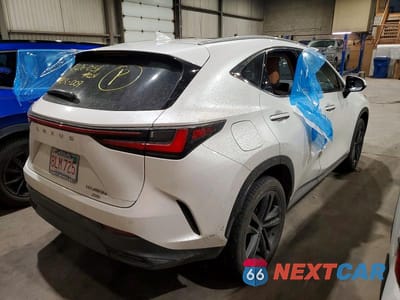 Trzecie zdjęcie samochodu z tyłu: 2025 LEXUS NX 450H LUXURY VIN:JTJHKCFZ9S2056639 - miniatura
