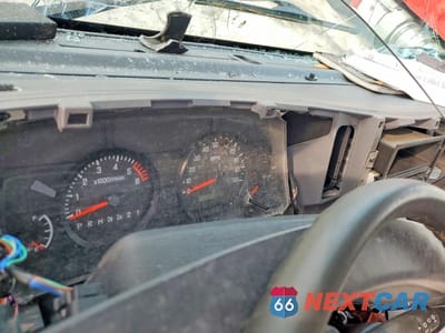 Zdjęcie 9 z 12 samochodu: 2018 ISUZU NPR HD VIN:54DC4W1B6JS811405 - miniatura