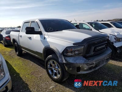 Czwarte zdjęcie samochodu z boku: 2016 RAM 1500 LARAMIE VIN:1C6RR7NM6GS340177 - miniatura