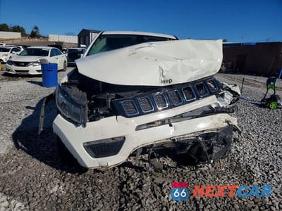 Piąte zdjęcie samochodu w środku: 2018 JEEP COMPASS SPORT VIN:3C4NJCAB6JT318164 - miniatura