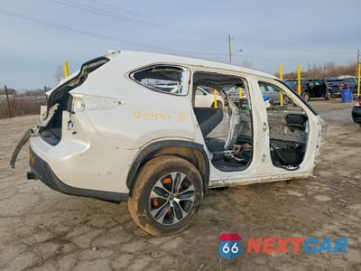Trzecie zdjęcie samochodu z tyłu: 2023 TOYOTA HIGHLANDER XLE VIN:5TDKDRBH0PS038047 - miniatura