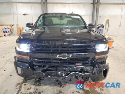 Piąte zdjęcie samochodu w środku: 2017 CHEVROLET SILVERADO K1500 LT VIN:3GCUKREC6HG353319 - miniatura