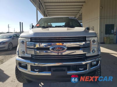 Piąte zdjęcie samochodu w środku: 2017 FORD F250 SUPER DUTY VIN:1FT7W2BT1HEB13289 - miniatura