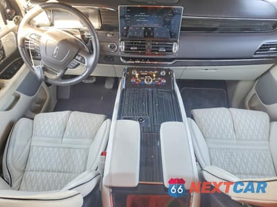 Zdjęcie 8 z 14 samochodu: 2024 LINCOLN NAVIGATOR BLACK LABEL VIN:5LMJJ2TG8REL19970 - miniatura