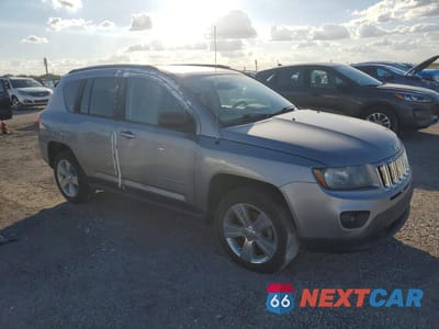 Czwarte zdjęcie samochodu z boku: 2016 JEEP COMPASS SPORT VIN:1C4NJCBA3GD611556 - miniatura