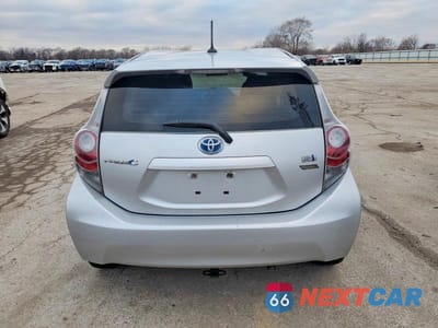 Zdjęcie 6 z 11 samochodu: 2013 TOYOTA PRIUS C FOUR VIN:JTDKDTB35D1047658 - miniatura