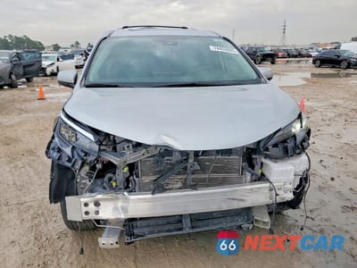 Piąte zdjęcie samochodu w środku: 2025 TOYOTA SIENNA XLE VIN:5TDYRKEC6SS228155 - miniatura