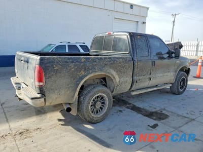 Trzecie zdjęcie samochodu z tyłu: 2001 FORD F250 SUPER DUTY VIN:1FTNX21F11EB56987 - miniatura