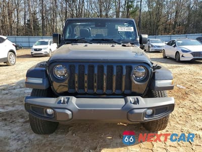 Piąte zdjęcie samochodu w środku: 2020 JEEP WRANGLER UNLIMITED SAHARA VIN:1C4HJXEN1LW300662 - miniatura